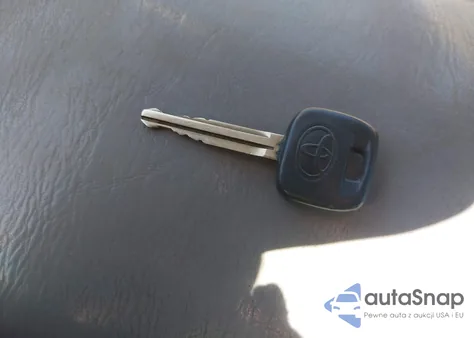 2004 Toyota Camry Le z USA, uszkodzony, nr VIN 4T1BE32K14U800424